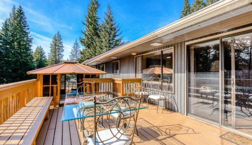 Five Bedroom Holiday Home