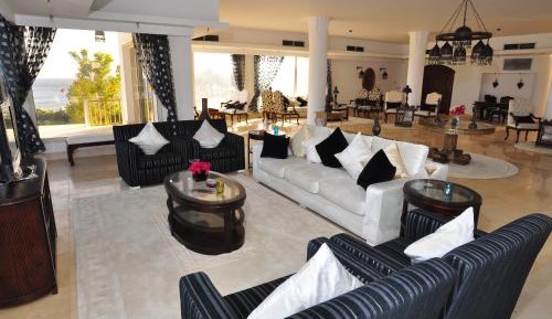 Four-Bedroom Villa with Private Garden and Pool
