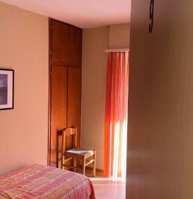 Standard Twin Room with Shared Bathroom