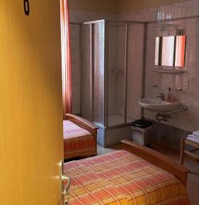 Standard Twin Room with Shared Bathroom