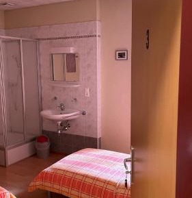 Standard Twin Room with Shared Bathroom