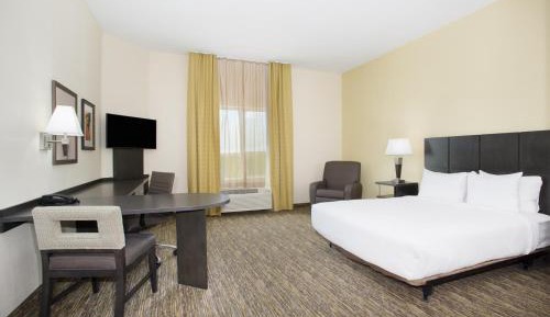 Studio King Suite with Tub - Communication Accessible