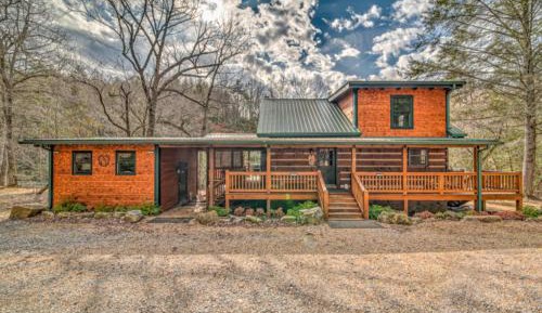 Three-Bedroom Holiday Home 