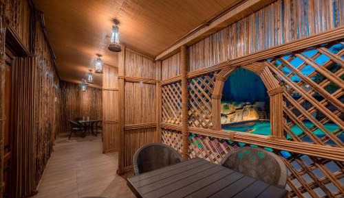 King Suite with Pool View