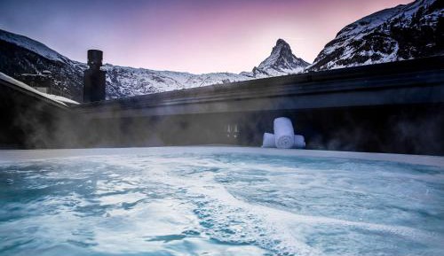 Deluxe Suite with Jacuzzi and Matterhorn View