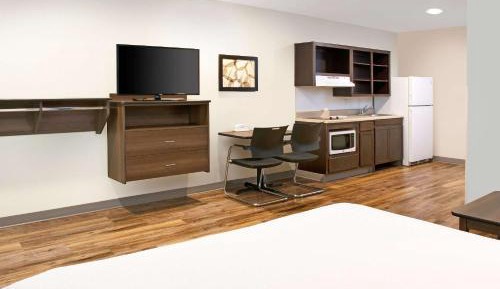 Queen Room  with Roll-In Shower - Disability Access/Non-Smoking