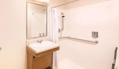 Double Room with Roll In Shower - Disability Access/Non-Smoking