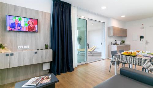 One-Bedroom Deluxe Apartment