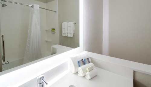 Queen Room with Two Queen Beds - Hearing Accessible/Non-Smoking