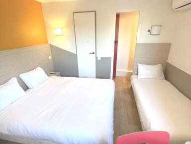 Triple Room (1 Double Bed + 1 Single Bed)