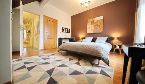 Corseaux Beach | Superior Double Room with Partial Lake View