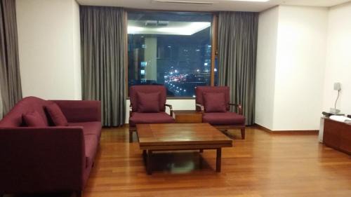 Executive Three-Bedroom Apartment