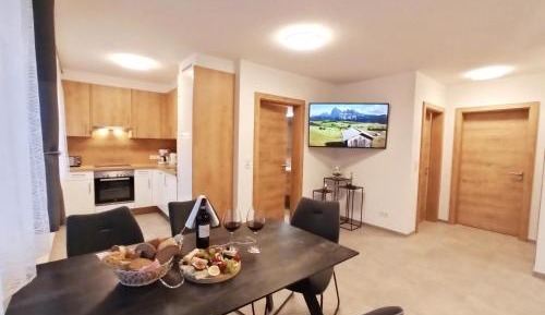 Apartment with Mountain View
