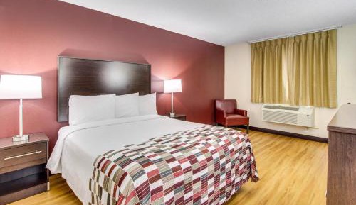 Deluxe Room with One Queen Bed Non-Smoking