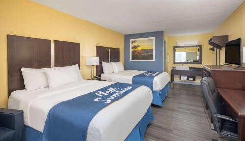 Queen Room with Two Queen Beds - Non-Smoking