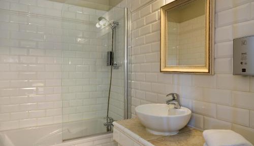 Superior Double or Twin Room with Air Conditioning