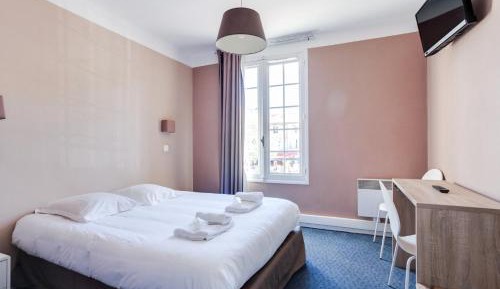 Economy Double Room (Shared Toilets and private bathroom)