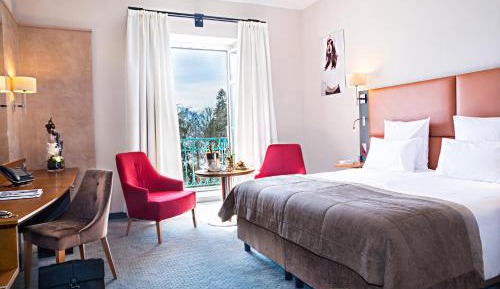 Prestige Lake Room with Balcony - Spa Access Included - Reservation Needed