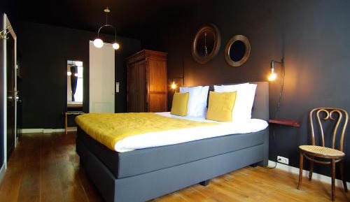 Deluxe Queen Suite