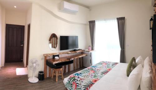 Queen Room with Balcony