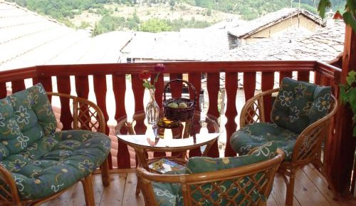 Family Room (2 Adults + 2 Children) with Balcony