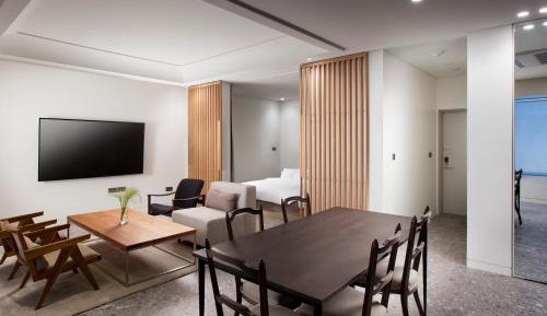 SR Suite