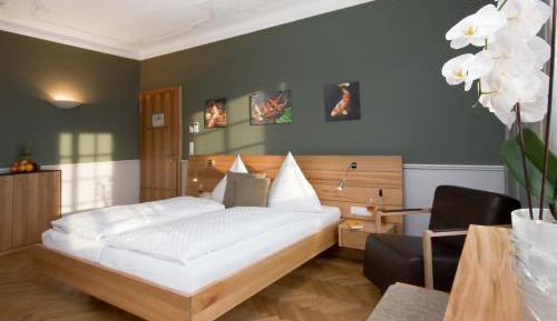 Suite with Lake View