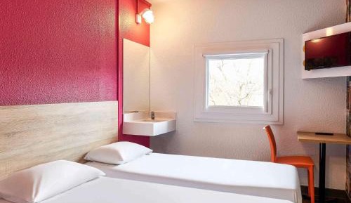 Side-Car Twin Room with Shared Bathroom