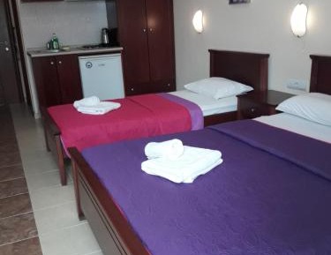 Studio - Ground Floor (3 Adults)