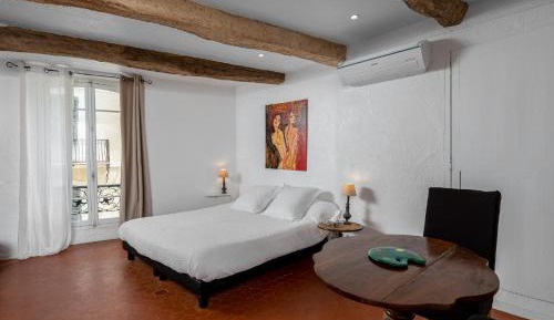 King Suite with Street View