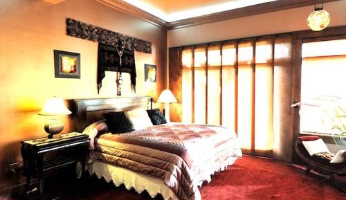 One-Bedroom King Suite
