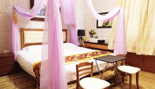 Queen Room with Spa Bath