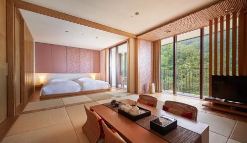 Quadruple Room with Mountain View (4 adults)