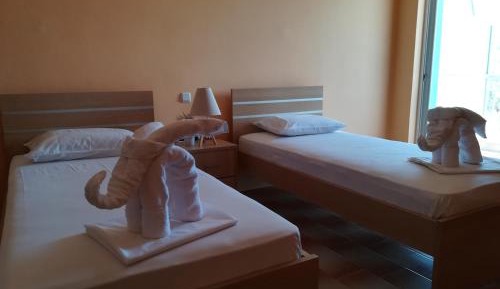 Double or Twin Room with Mountain View