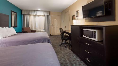 Queen Room with Two Queen Beds - Non-Smoking