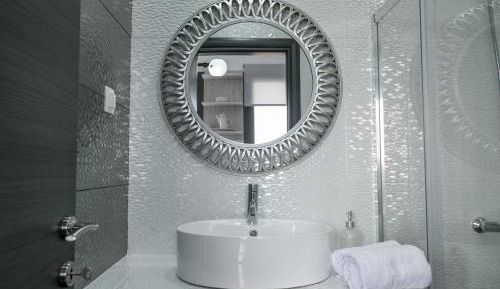 Apartment with Mountain View