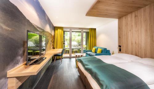 Business Double Room with Sofa Bed and Balcony