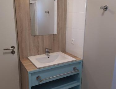Small House with Cabin (4-6 Adults)