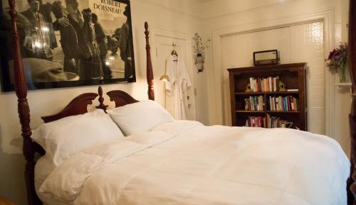 Queen Room with Shared Bathroom