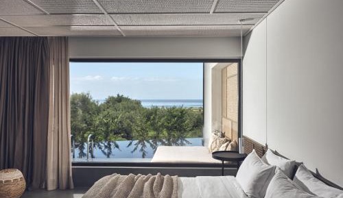 Junior Suite Swim up heated pool