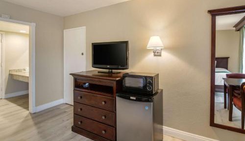 Standard Room, 2 Queen Beds, Non Smoking