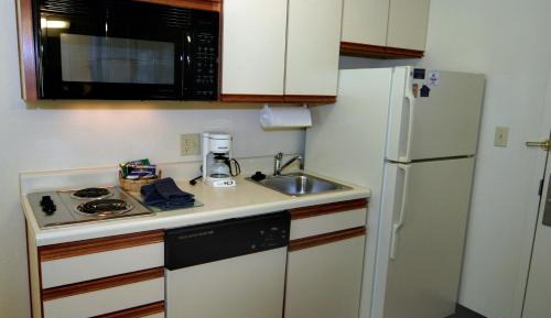 One-Bedroom Queen Room with Mobility Accessible Tub - Non-Smoking