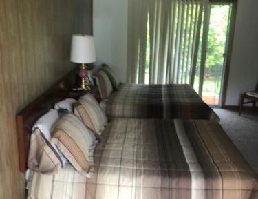 Queen Suite with Pool View