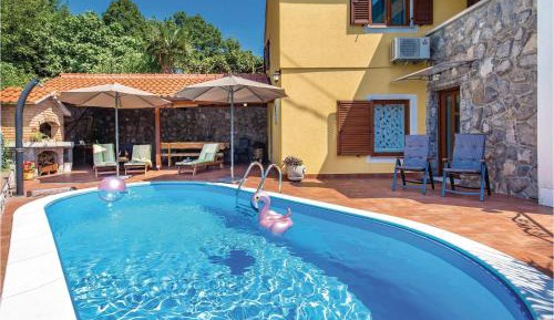 Three-Bedroom Holiday Home 