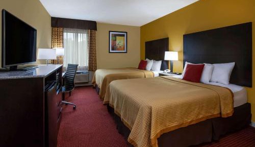 Queen Room with Two Queen Beds - Ground Floor/Non-Smoking