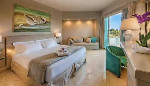 Deluxe Double or Twin Room with Partial Sea View