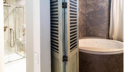 Queen Room with Spa Bath