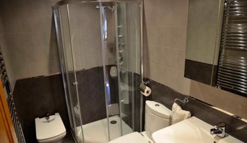 Two-Bedroom Apartment (4 Adults)