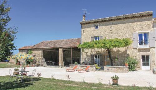Three-Bedroom Holiday Home 