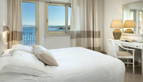 Double or Twin Room with Sea View